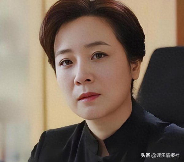 国鸣投资 她是国家一级女演员，多次给坐轮椅丈夫戴绿帽，如今儿子也是演员